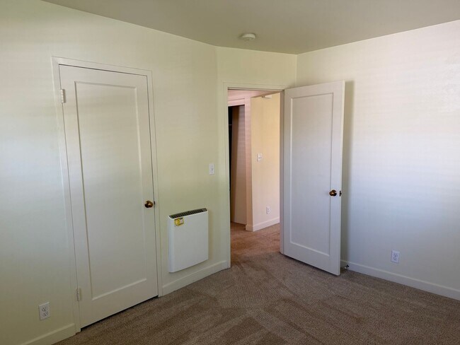 Building Photo - Updated 2 bedroom 1 bathroom house in Eugene!