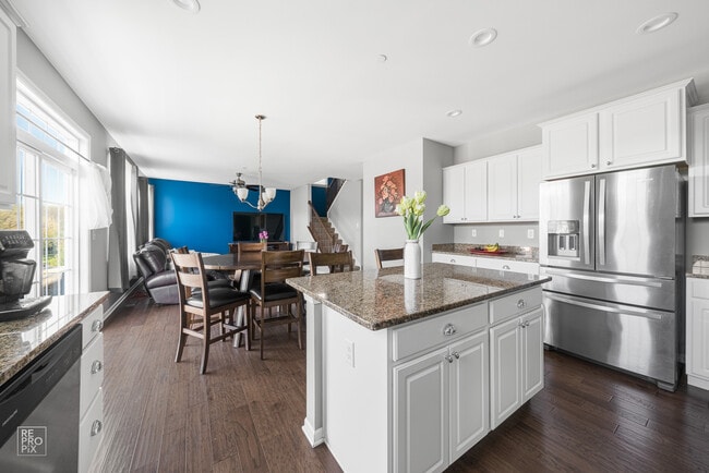 Building Photo - 34040 N Jenna Ln