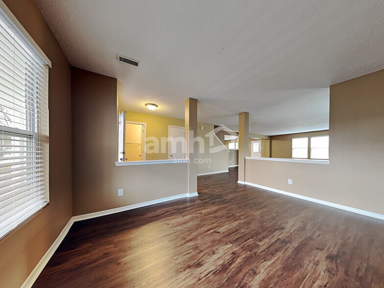 Building Photo - 15233 Beam St