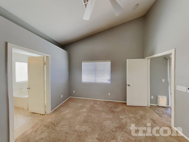 Building Photo - 2030 Maui Surf Ave