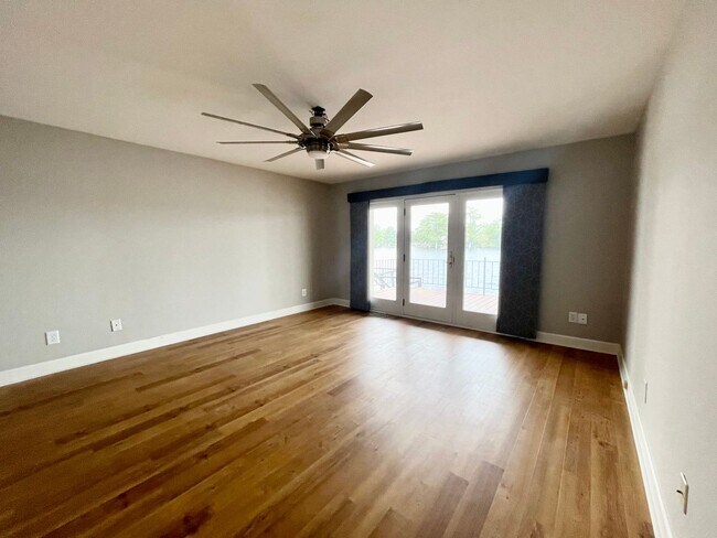 Building Photo - 110 N Water St