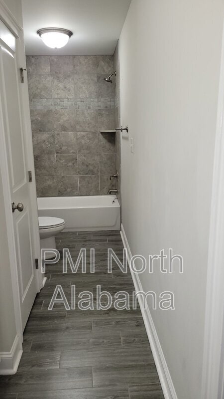 Building Photo - 130 Creekmound Dr