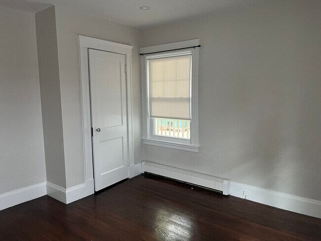 Building Photo - 12 Meadow St