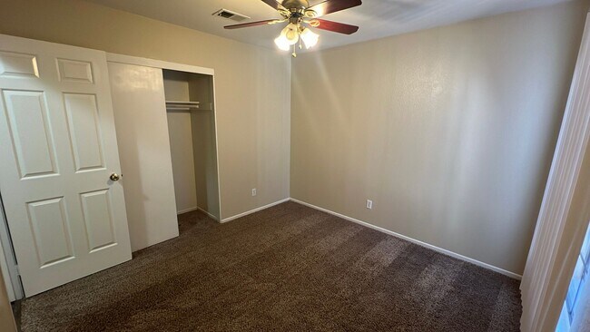 Building Photo - (APPLICATION PENDING) Beautiful East Lanca...
