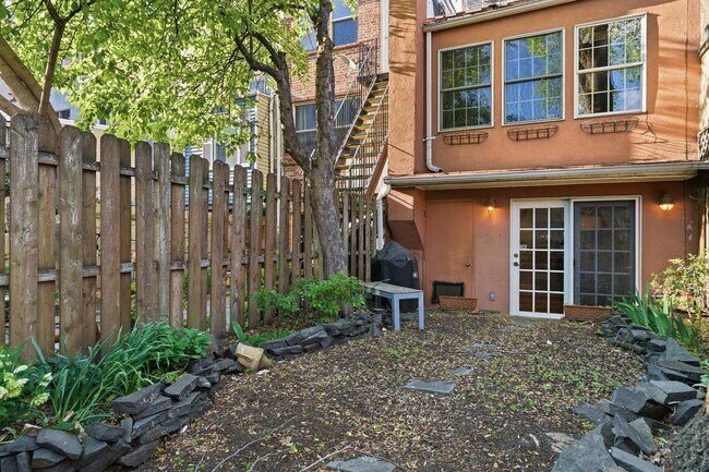 Building Photo - 211 4th St