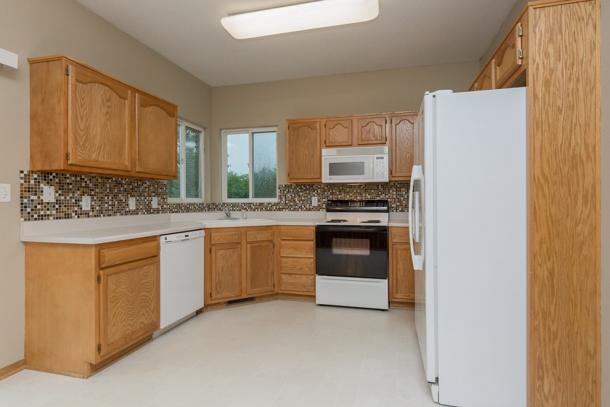 Kitchen - 505 SE Crabapple Dr