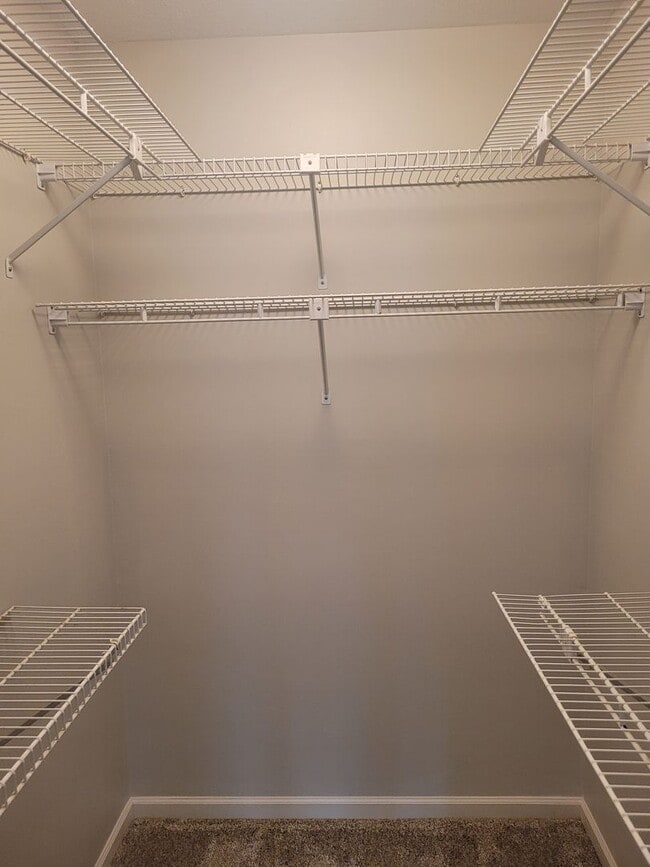 Building Photo - Country Club Villas-2 Bedroom 2 Bath Condo