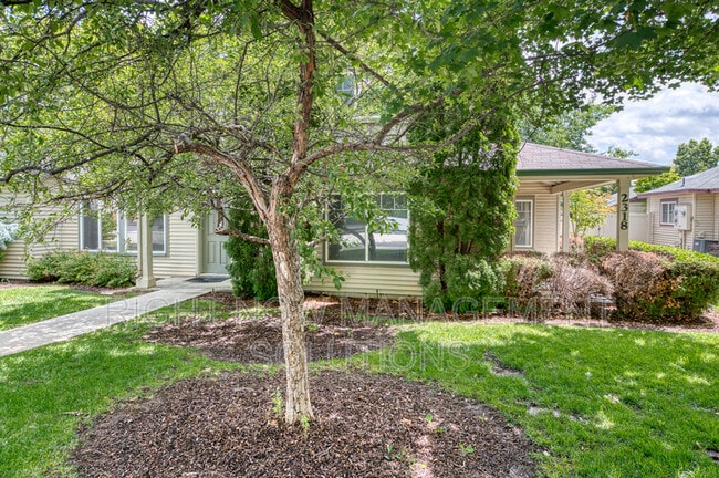 Building Photo - 2318 S Shoshone St