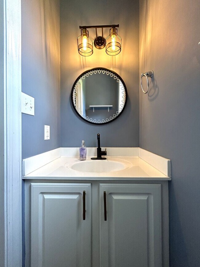 Building Photo - Welcome to River Hills!