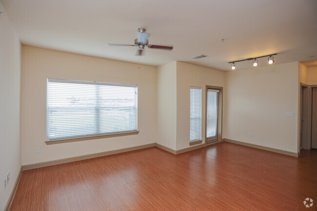 1BR, 1BA - 725SF - A4 - Franklin Place