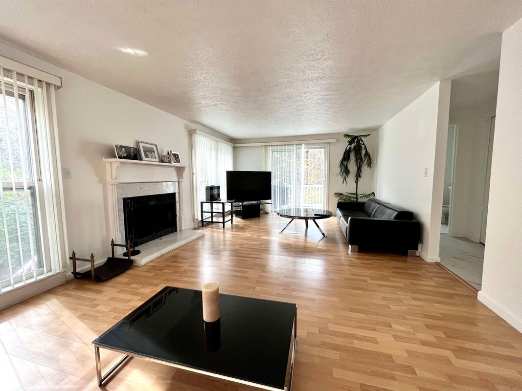 Building Photo - 22 River Bend Cir