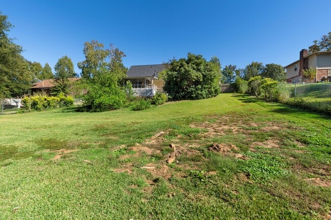 Building Photo - 1201 River Ridge Dr
