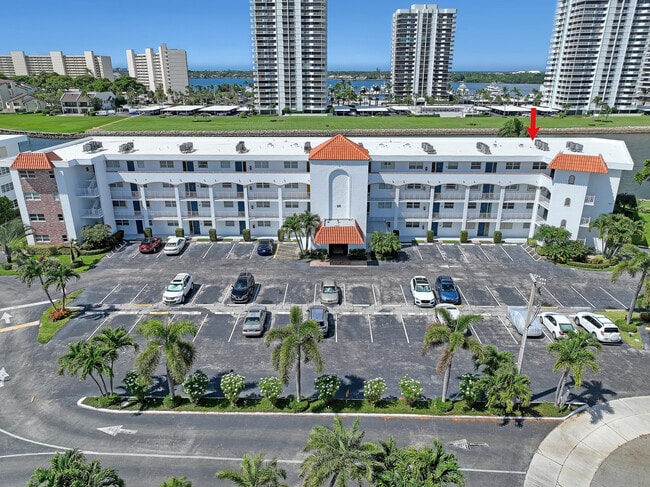 Building Photo - 28 Yacht Club Dr