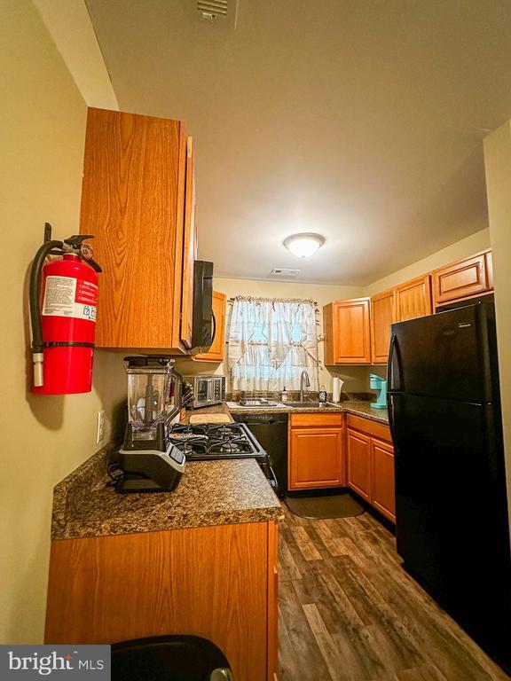 Building Photo - 15 Scotch Pine Dr