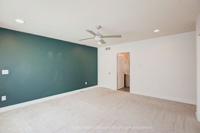 Building Photo - Evolve Real Estate: Gorgeous Townhome Near Sloan's Lake AVAILABLE JUNE 1ST!