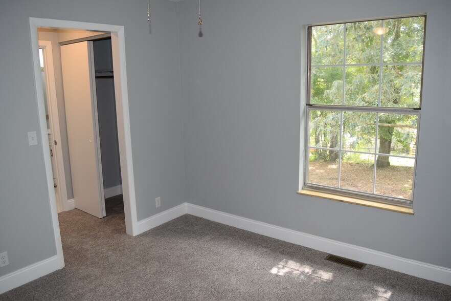 Building Photo - 2816 Beaverwood Dr