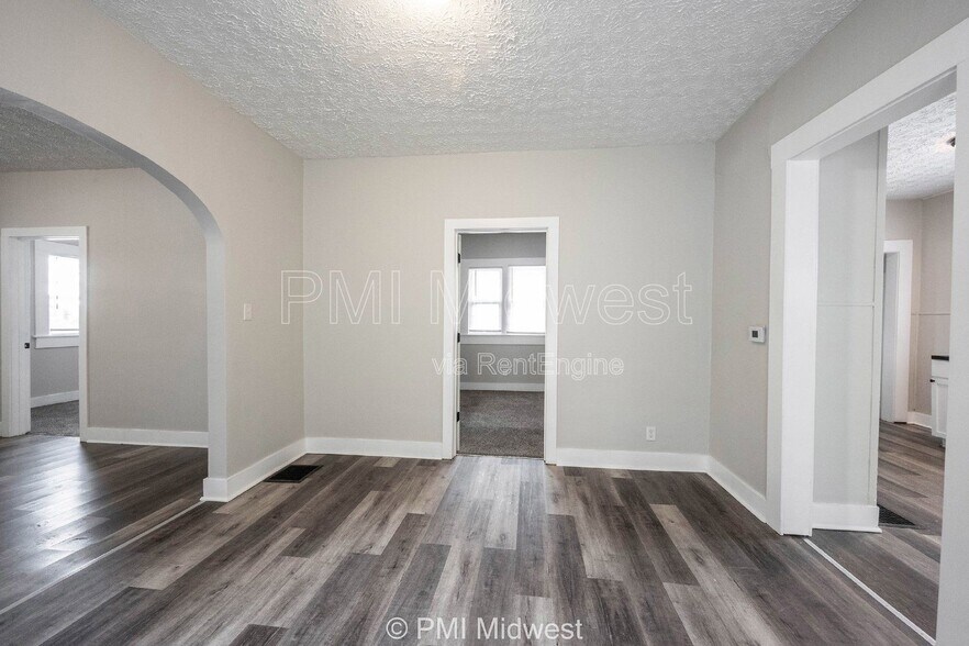 Building Photo - 729 N Bosart Ave