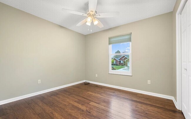 Building Photo - 3 Bed + Complete basement in Maryville