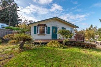 Building Photo - Charming 3 bedroom home near NAS Whidbey