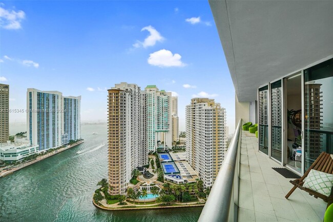 Building Photo - 495 Brickell Ave