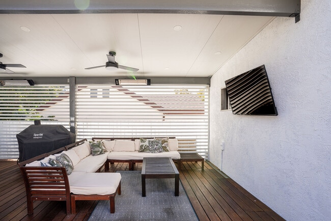 Building Photo - 640 E Valencia Ave