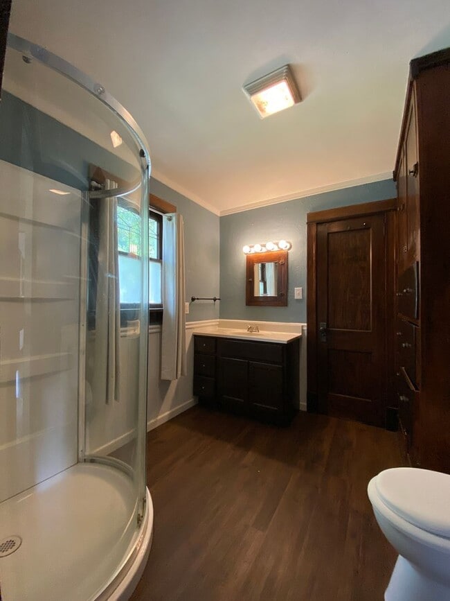 Building Photo - Beautiful 2 Bedroom Single Family Home in ...