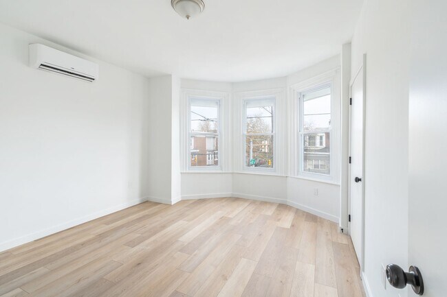 Building Photo - 5758 Spruce St