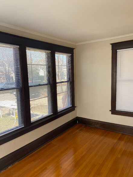 Building Photo - 3833 11th Ave S