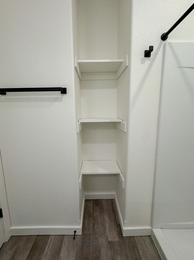 Building Photo - BRAND NEW Pet Friendly 1 bed/ 1 bath apart...