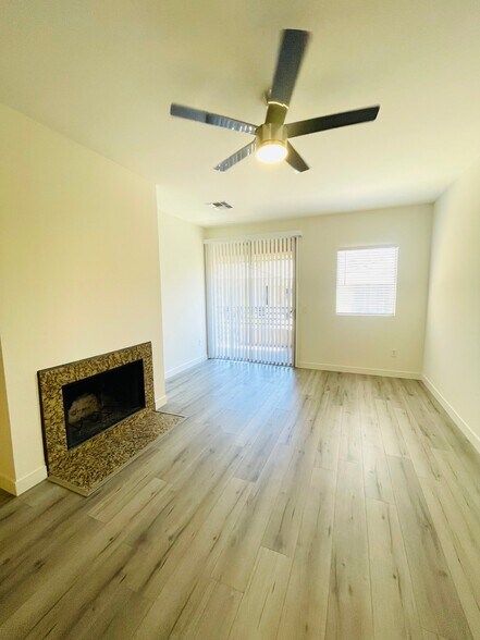 Building Photo - 1411 E Orangewood Ave