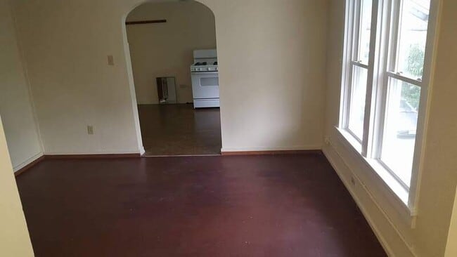 Building Photo - 46 1/2 S 6th St