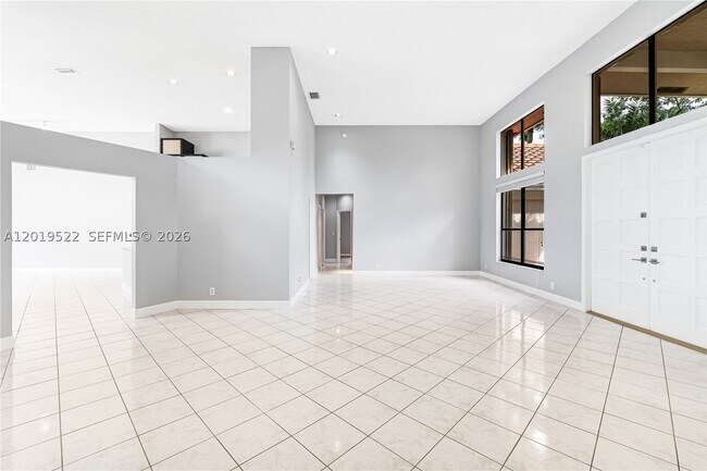 Building Photo - 1256 Manor Dr S