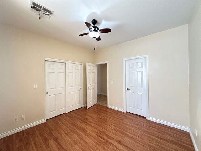 Building Photo - 8137 Aurora Mist St