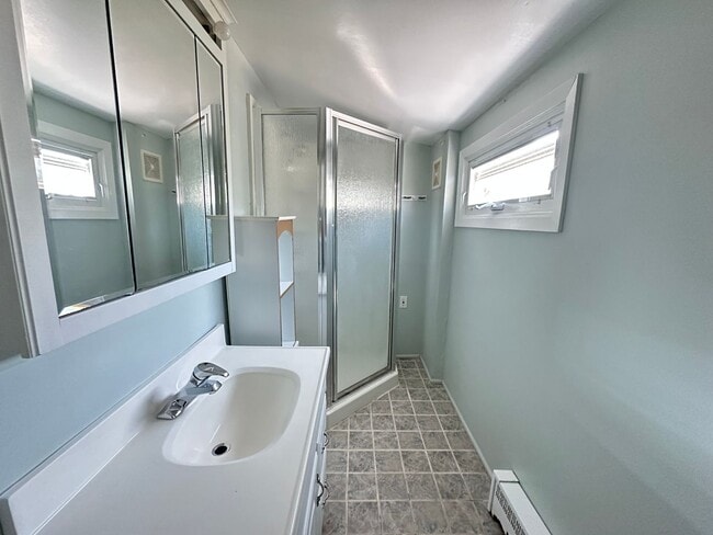 Building Photo - One Bedroom Upper Unit!