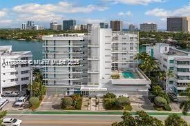 Building Photo - 9821 E Bay Harbor Dr