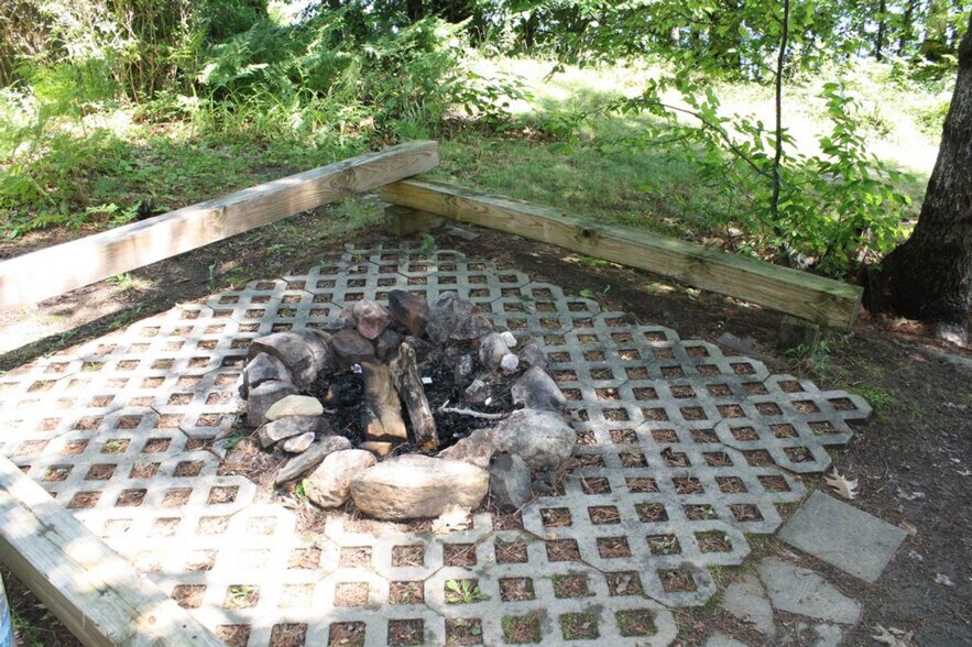 Building Photo - 4168 Lake Shore Dr