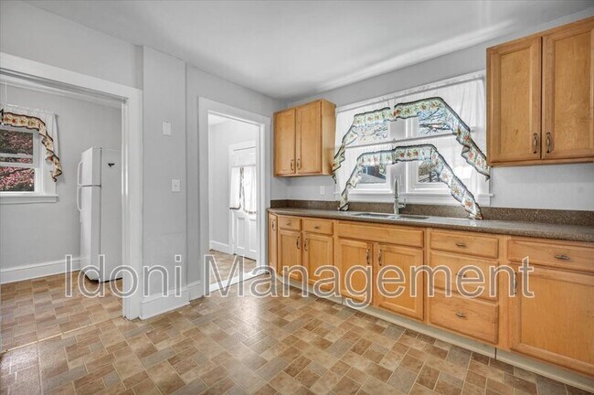 Building Photo - 14 Ridgefield St