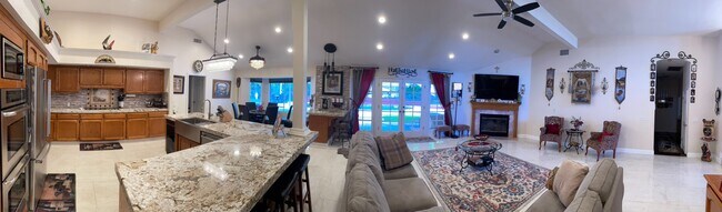 Building Photo - 11310 Pinehaven Ave