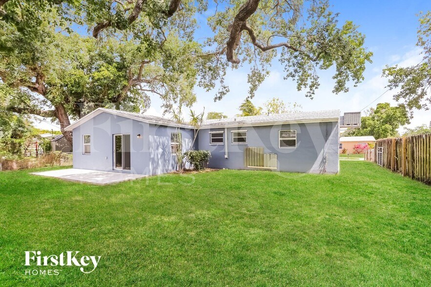 Building Photo - 4310 SW 24th St