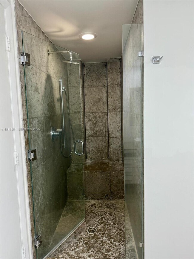 Building Photo - 495 Brickell Ave