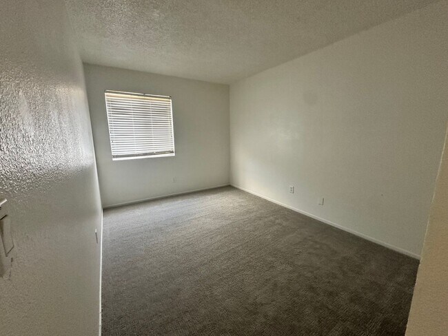 Building Photo - 5666 E Lake Mead Blvd