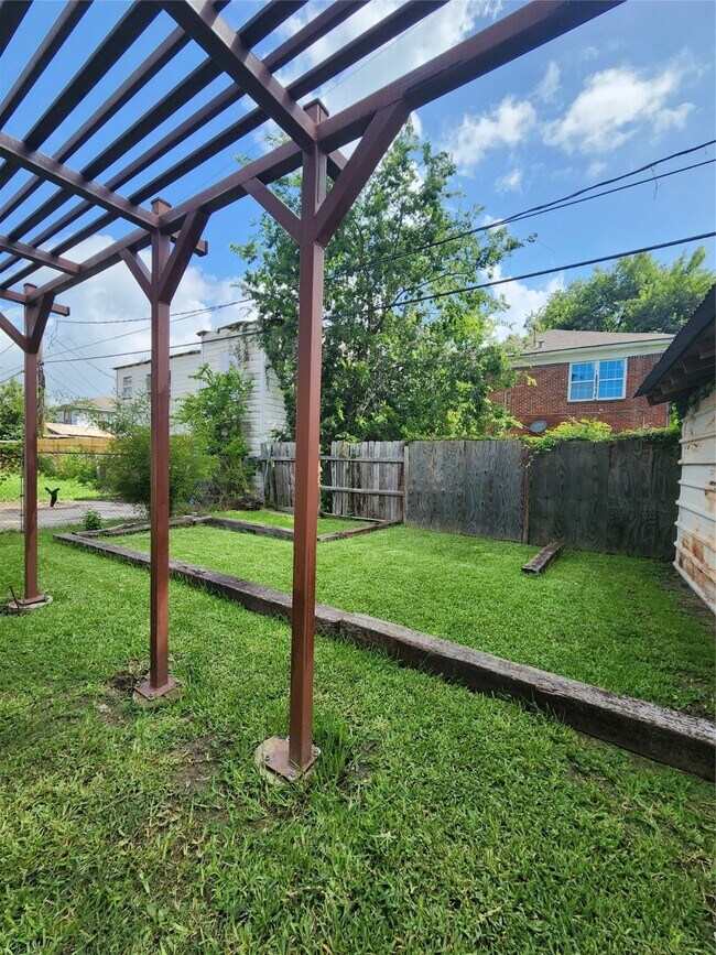 Building Photo - 2907 Isabella St