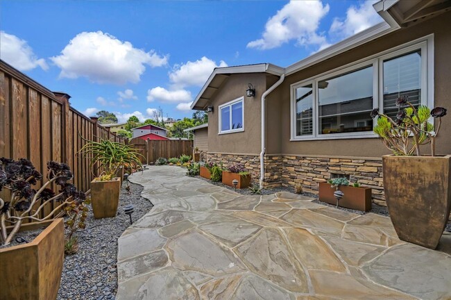 Building Photo - 2320 Rollingwood Dr