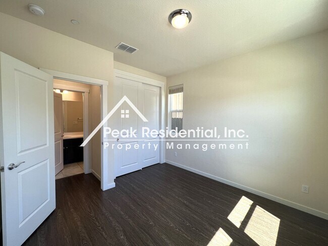 Building Photo - Beautiful Folsom 4bd/3ba Home with 2 Car G...