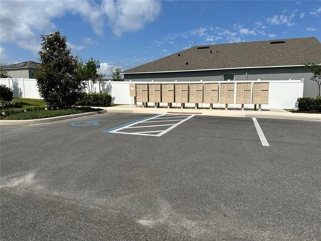Building Photo - 3356 Private Oak Dr
