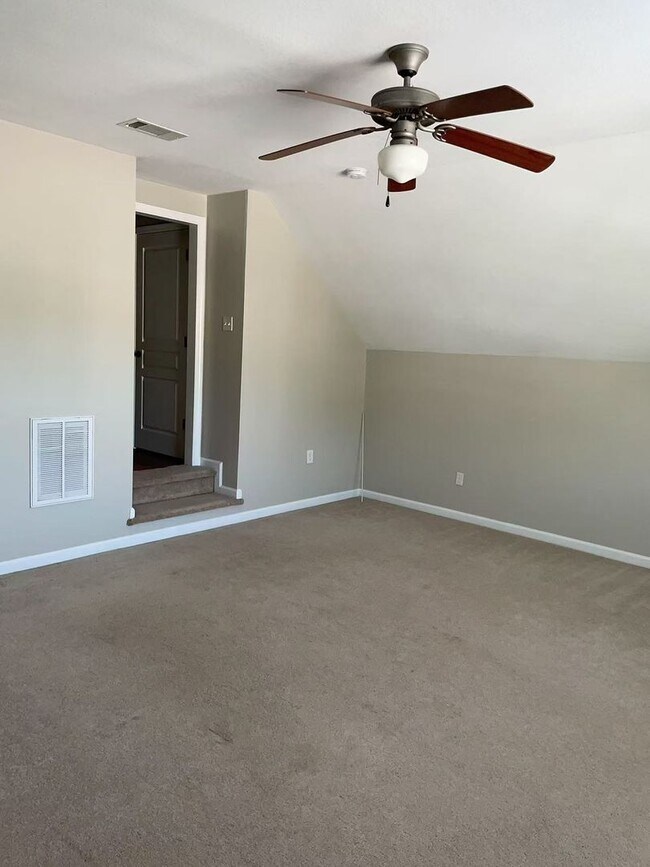 Building Photo - 4beds3bath House for rent