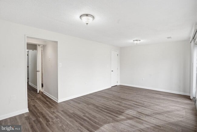 Building Photo - 1623 New Windsor Ct