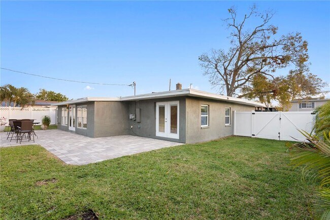 Building Photo - 3511 W Azeele St