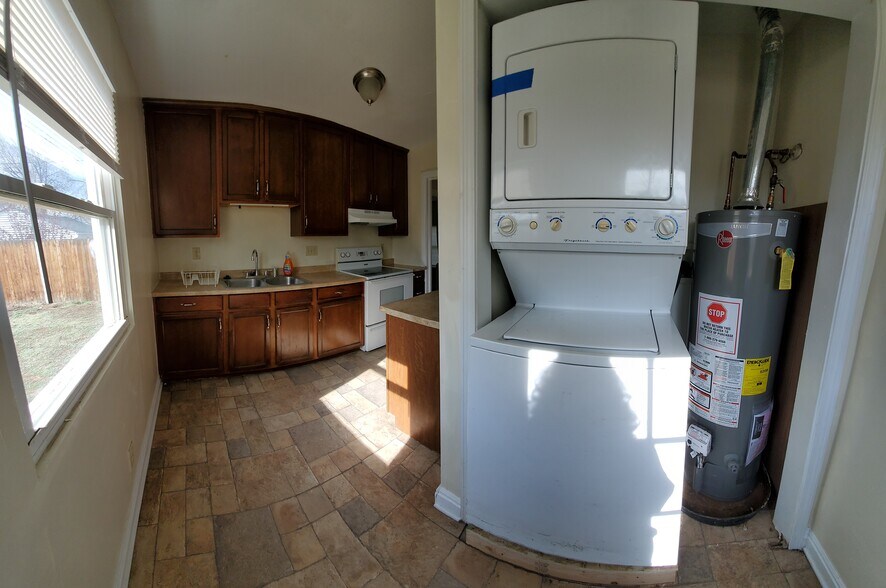 27" stackable washer/dryer in kitchen (by back door). New 40 gallon hot water heater. - 1917 Joliet St