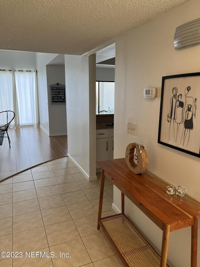 Building Photo - 7 Cove Rd